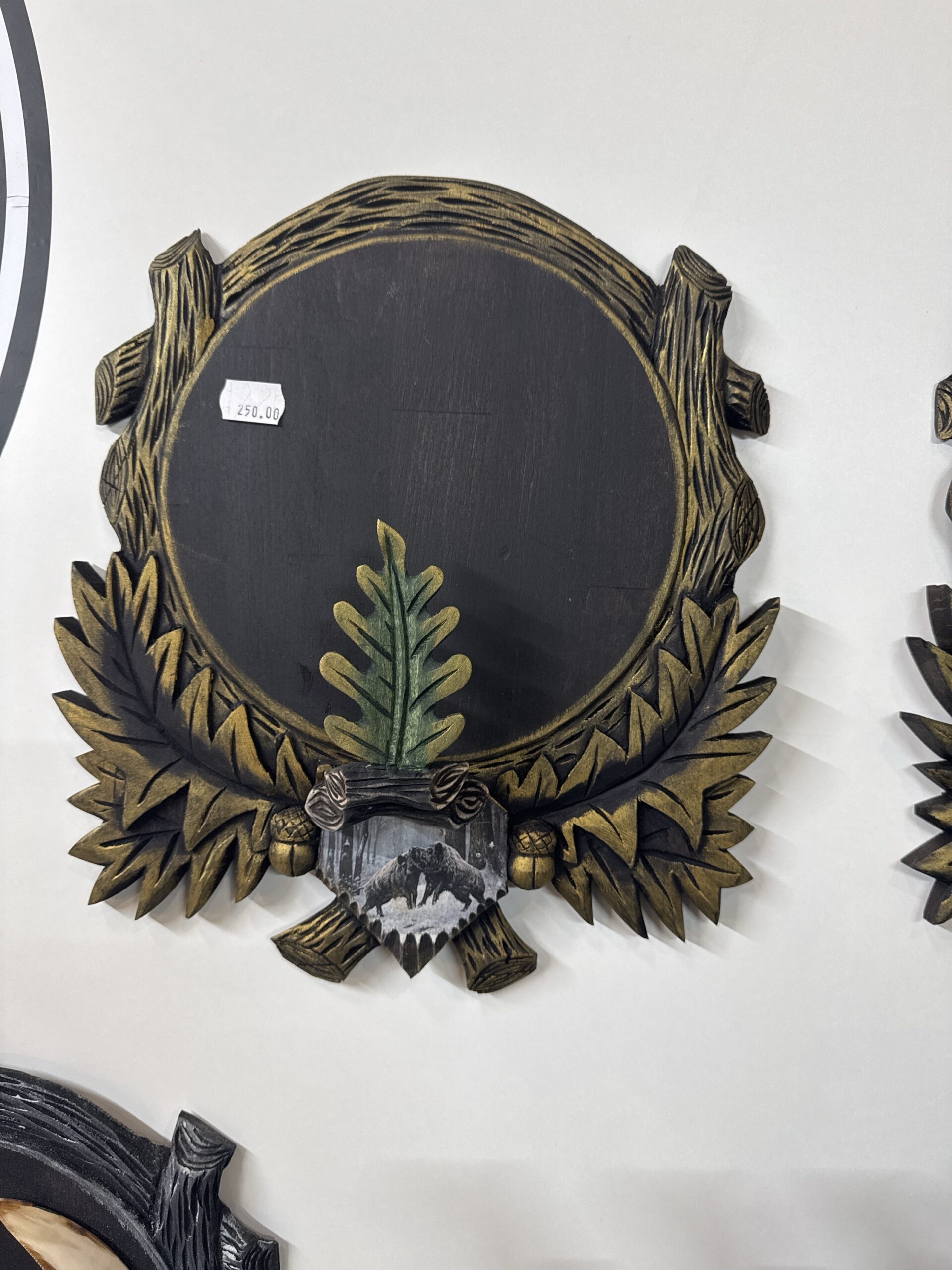 Panoplie sculptată manual mistreț
